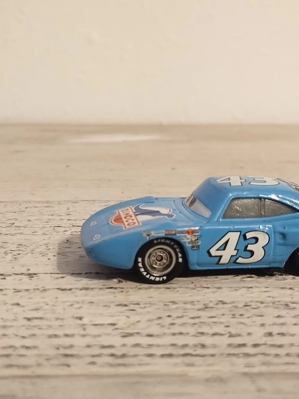 Disney Pixar Cars #43 Dinoco The King Metal Die-cast 1970 Plymouth Superbird